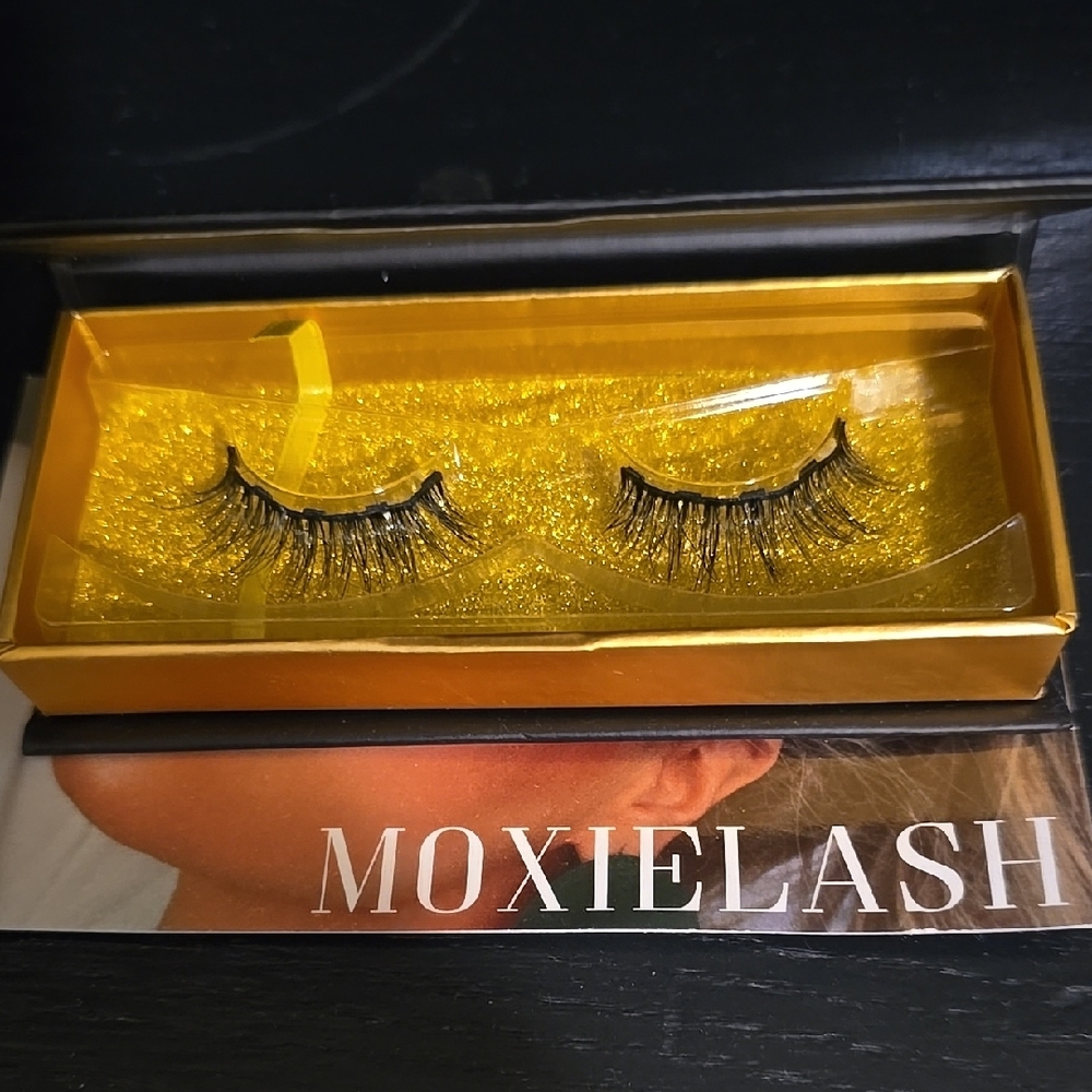 Black Eyelashes